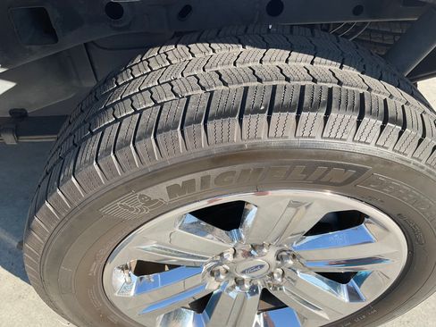 Used 2018 Ford F150 Lariat w/ Equipment Group 502A Luxury AWD/4WD image 14