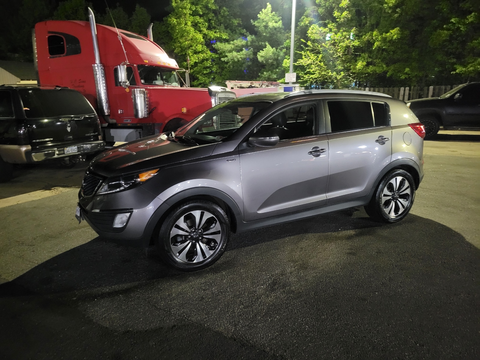 Used 2011 Kia Sportage SX w/ Premium Pkg w/Leather Seats AWD/4WD image 2
