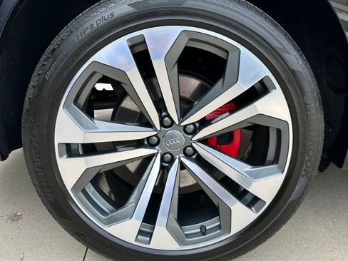 Used 2019 Audi Q8 Premium Plus w/ Premium Plus AWD/4WD image 25