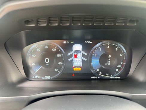 Used 2022 Volvo XC90 T5 Momentum FWD image 12
