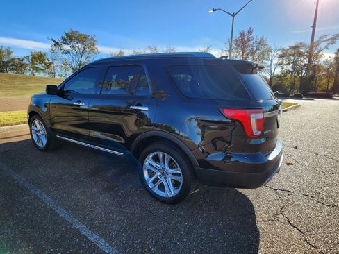 Used 2017 Ford Explorer Limited w/ Equipment Group 301A image 4