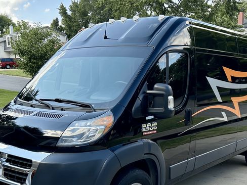 Used 2018 RAM ProMaster 2500 w/ Premium Appearance Group FWD image 9