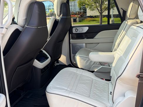 Used 2022 Lincoln Navigator L Black Label AWD/4WD image 19