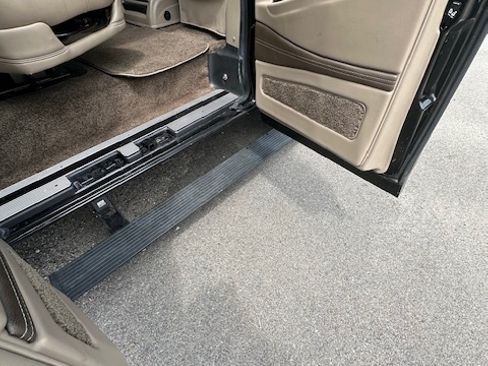 Used 2016 Chevrolet Express 2500 Van 3D image 10