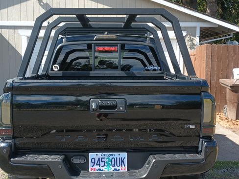 Used 2016 Toyota Tacoma TRD Off-Road AWD/4WD image 8