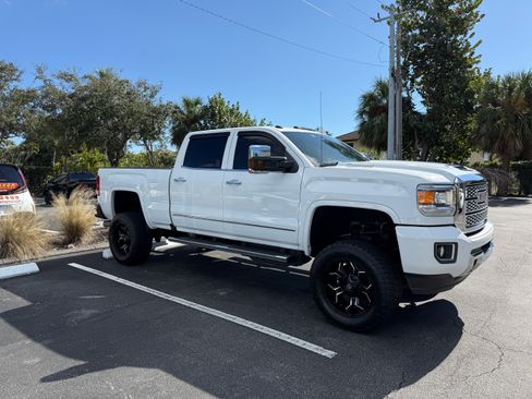 Used 2019 GMC Sierra 2500 Denali w/ Duramax Plus Package image 5