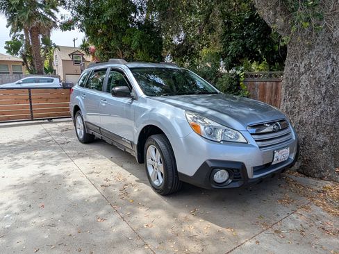 Used 2014 Subaru Outback 2.5i w/ Popular Package #1A AWD/4WD image 1