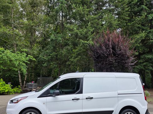 Used 2021 Ford Transit Connect XLT FWD image 4
