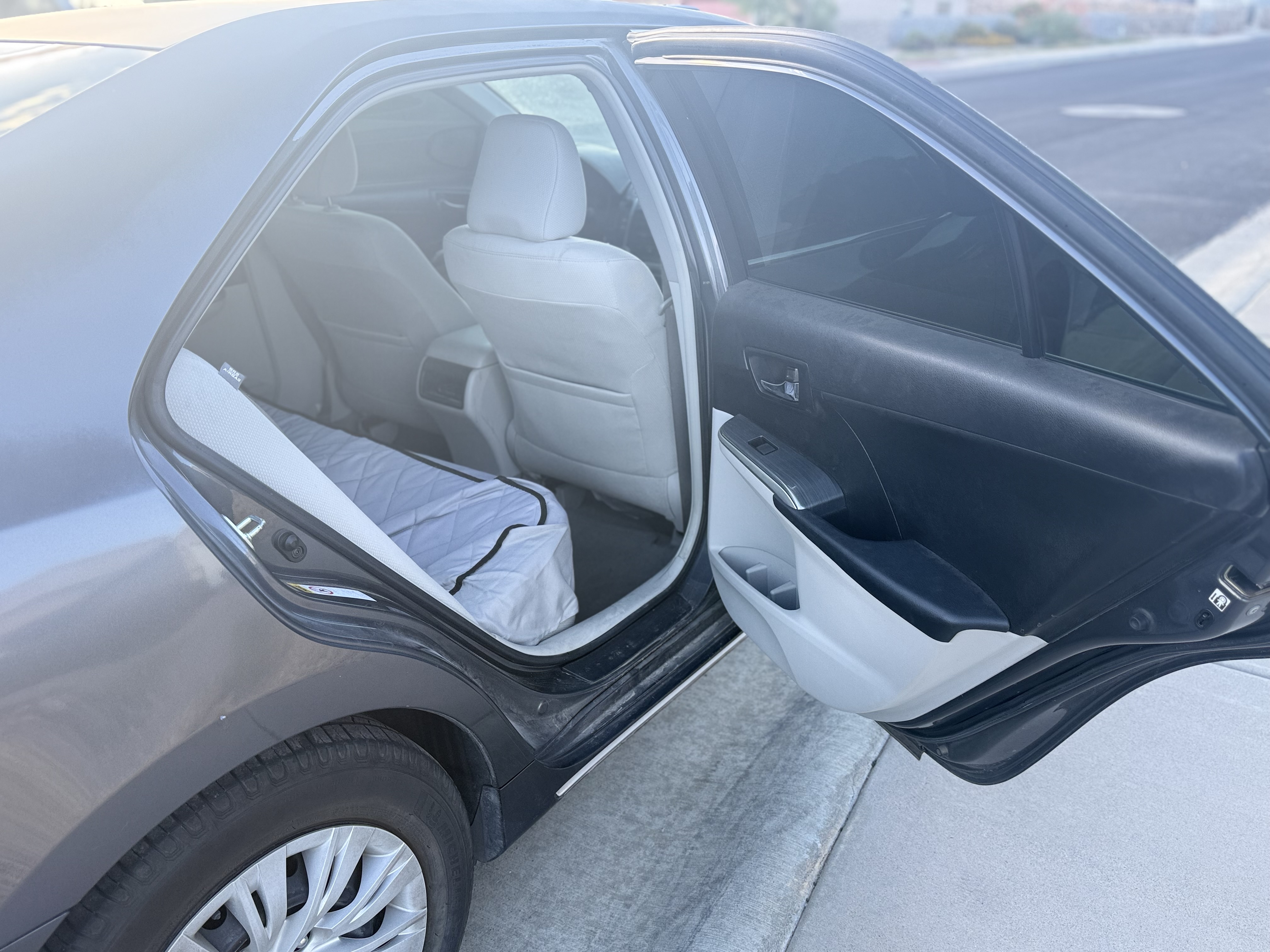 Used 2012 Toyota Camry LE FWD image 9