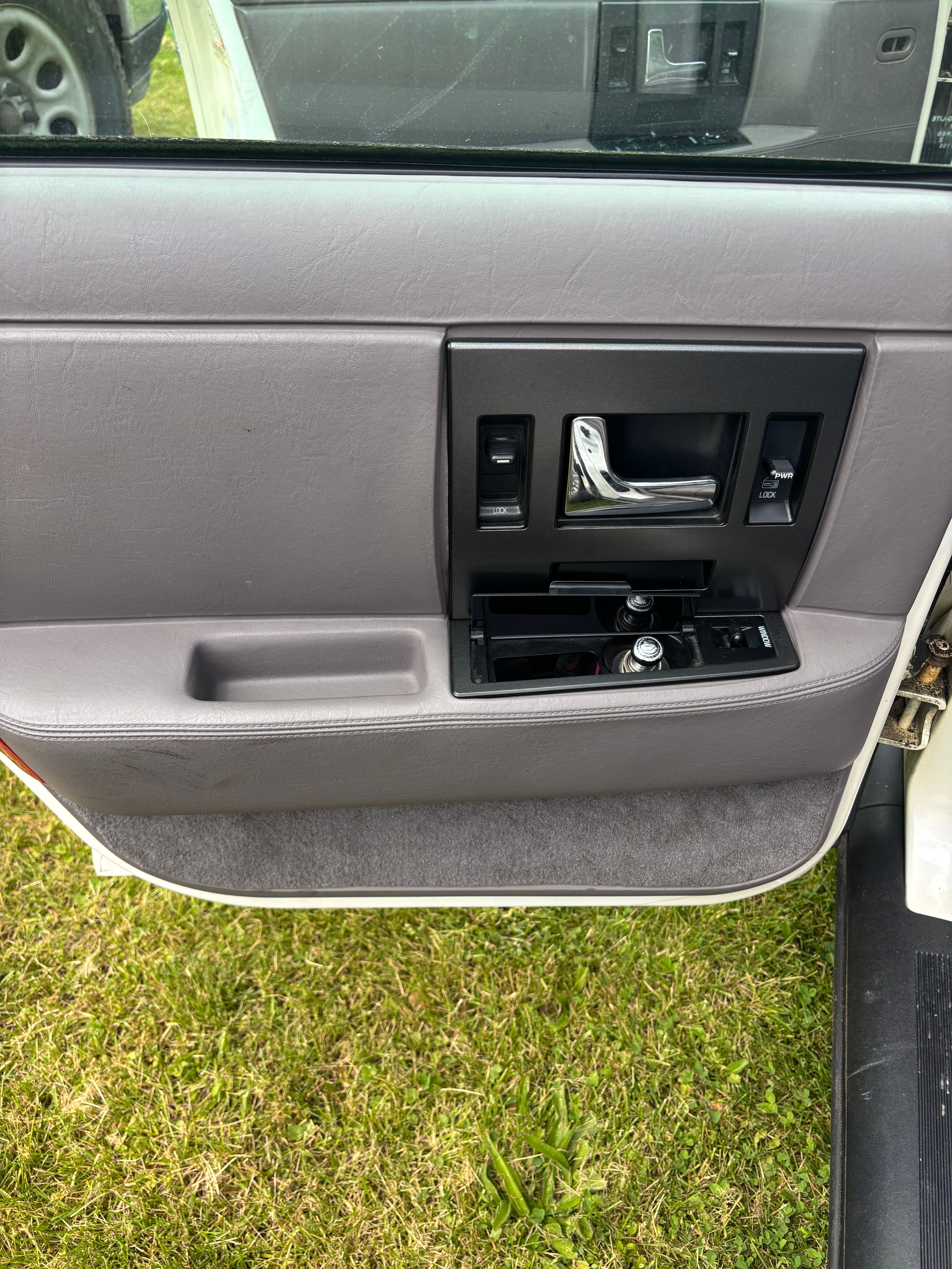 Used 1993 Cadillac Seville FWD image 19
