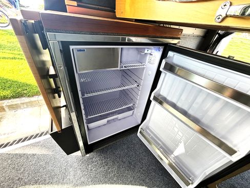 Used 2015 Mercedes-Benz Sprinter 2500 image 16