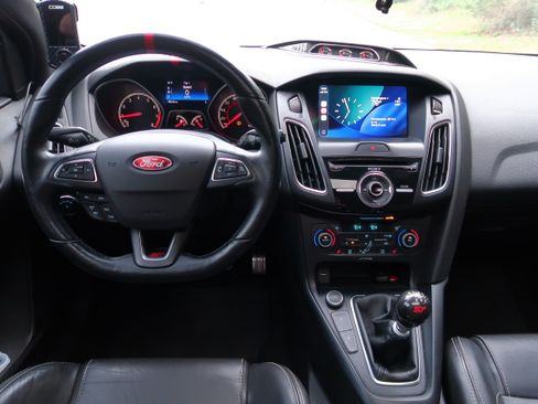 Used 2017 Ford Focus ST w/ Equipment Group 402A FWD image 22