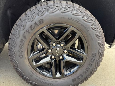 Used 2026 Chevrolet Silverado 1500 Custom Trail Boss w/ LPO, Dark Essentials Package AWD/4WD image 9