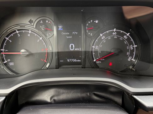 Used 2020 Toyota 4Runner SR5 AWD/4WD image 9