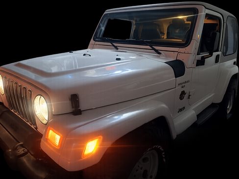 Used 1998 Jeep Wrangler Sahara AWD/4WD image 4