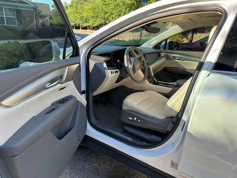 Used 2021 Cadillac XT5 Premium Luxury FWD image 5