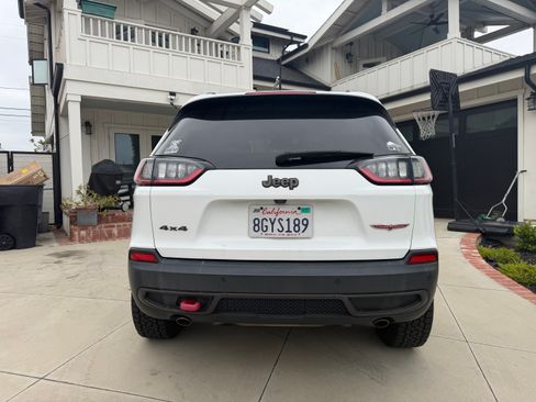 Used 2019 Jeep Cherokee Trailhawk AWD/4WD image 5
