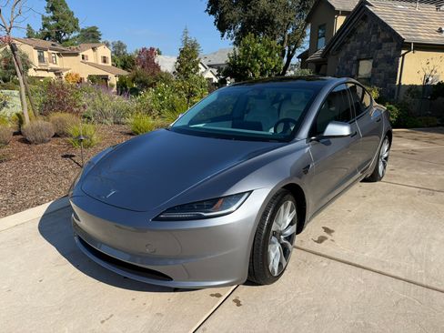 Used 2025 Tesla Model 3 Long Range image 4