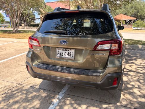 Used 2018 Subaru Outback 2.5i Limited AWD/4WD image 9