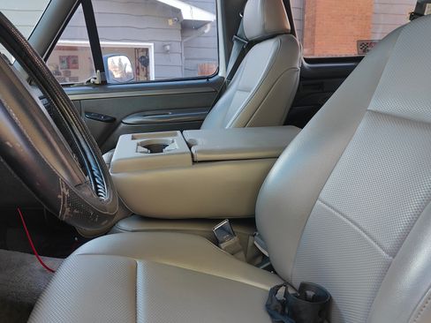 Used 1993 Ford Bronco image 2