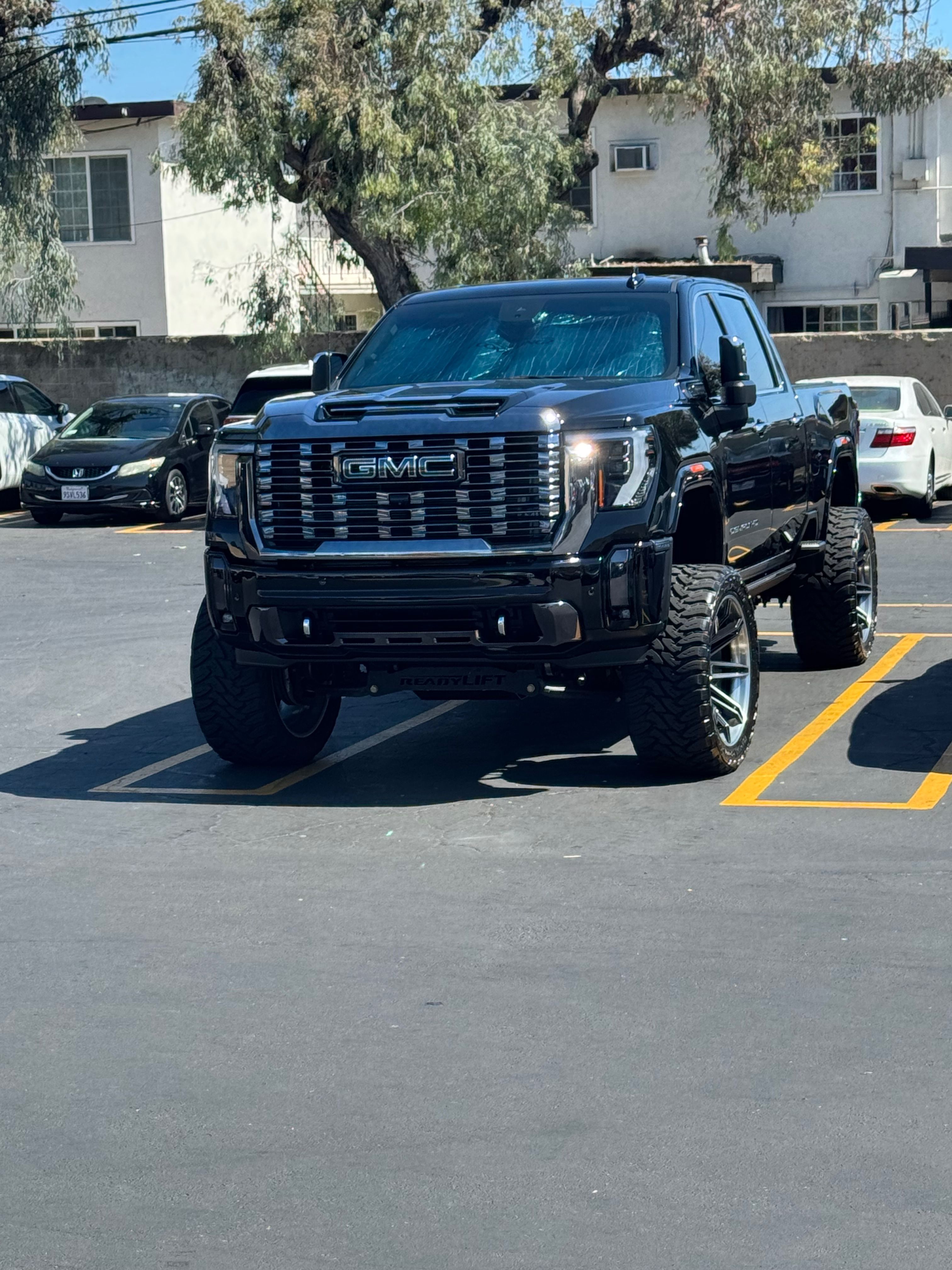 Used 2024 GMC Sierra 2500 Denali Ultimate w/ Max Trailering Package AWD/4WD image 1