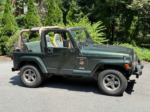 Used 1998 Jeep Wrangler Sahara AWD/4WD image 2