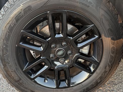 Used 2023 Land Rover Defender 110 S image 28