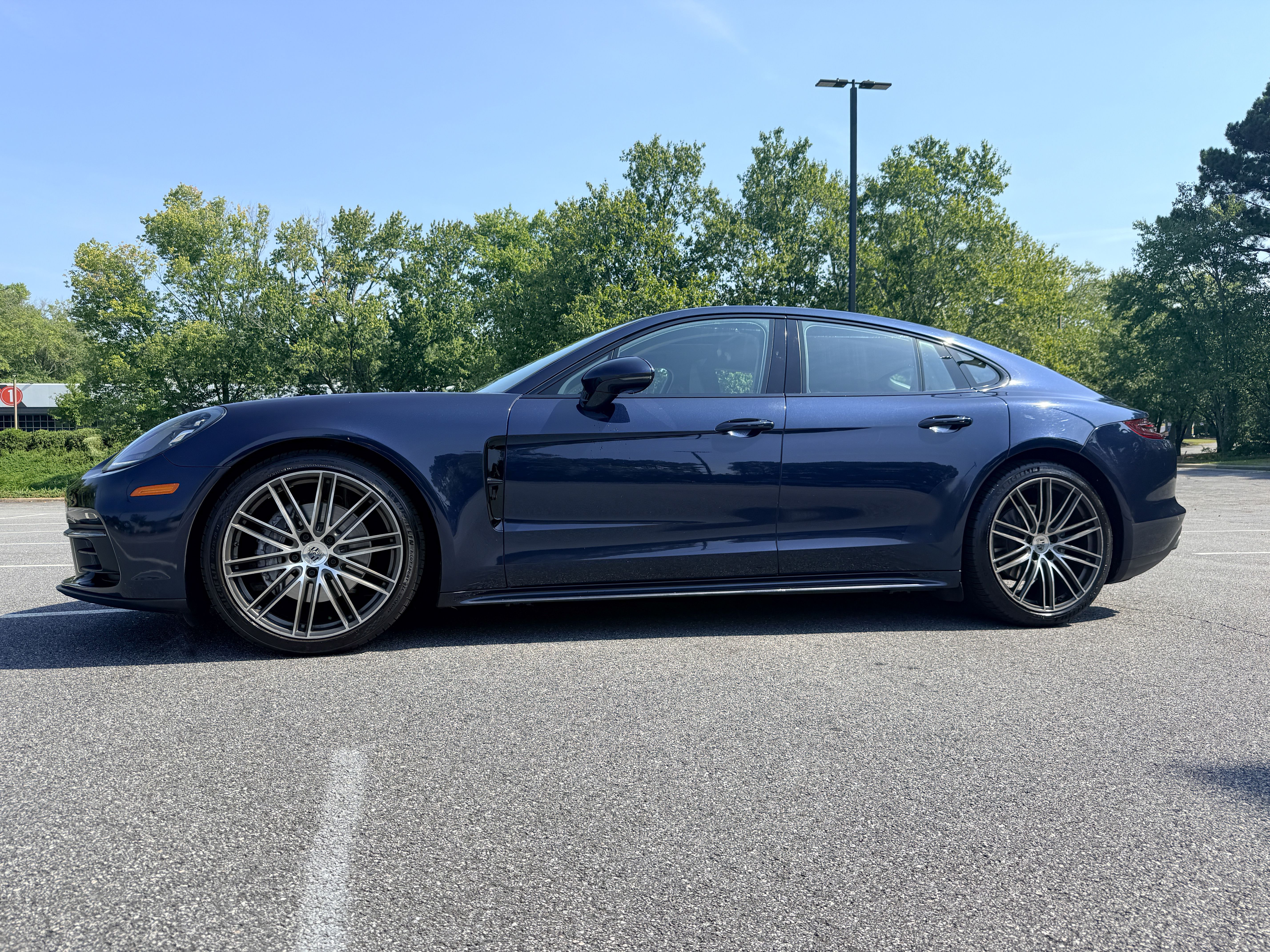 Used 2018 Porsche Panamera image 1