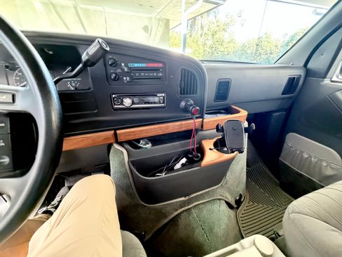 Used 1996 Ford E-150 and Econoline 150 RWD image 19