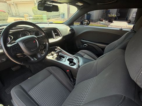 Used 2019 Dodge Challenger SXT RWD image 6