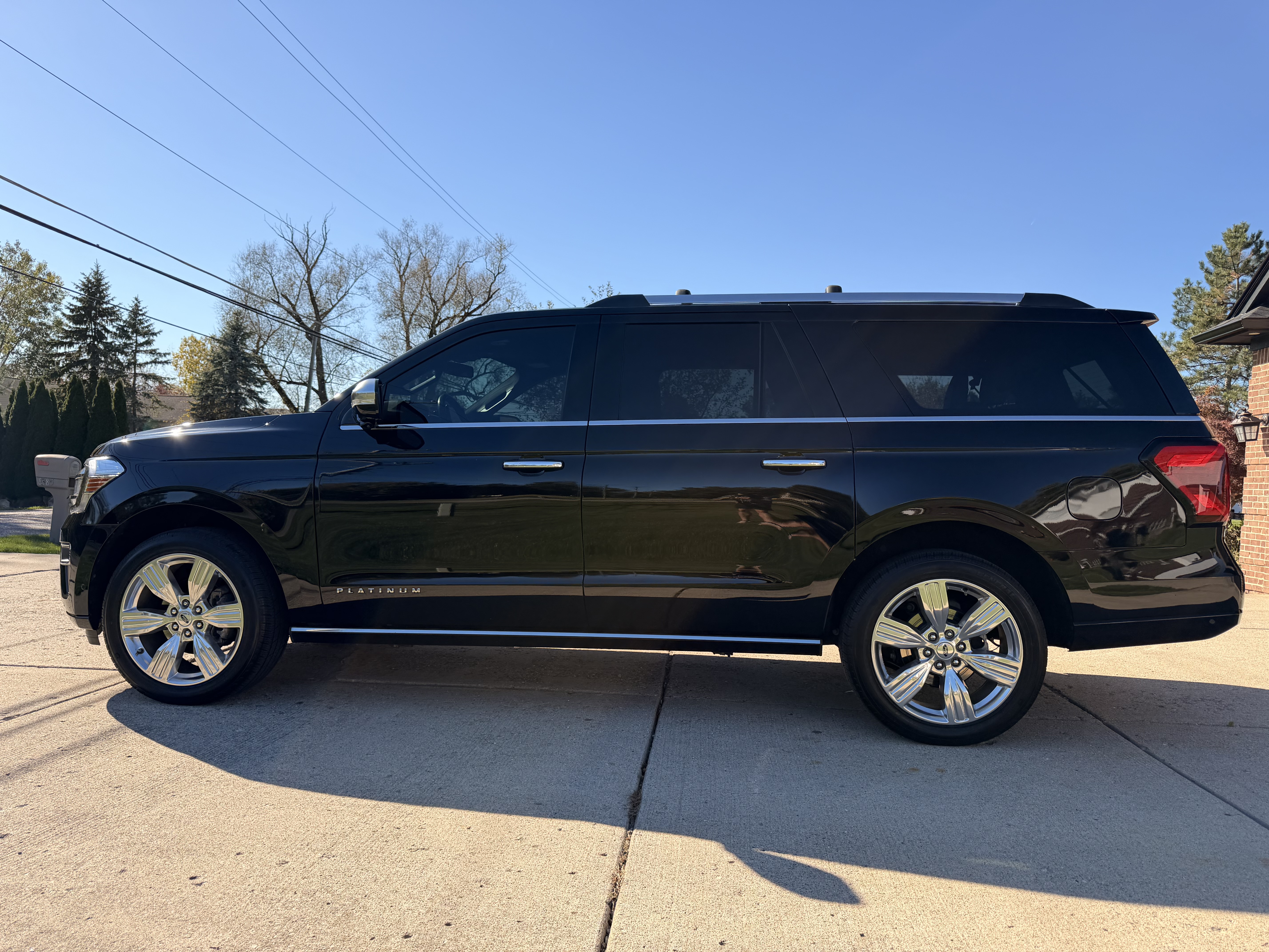 Used 2024 Ford Expedition Max Platinum AWD/4WD image 4