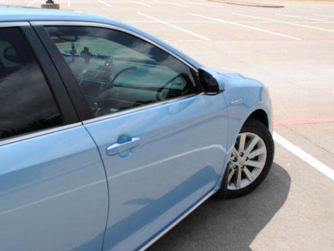 Used 2012 Toyota Camry XLE w/ Leather Pkg FWD image 10