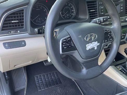 Used 2017 Hyundai Elantra SE FWD image 8