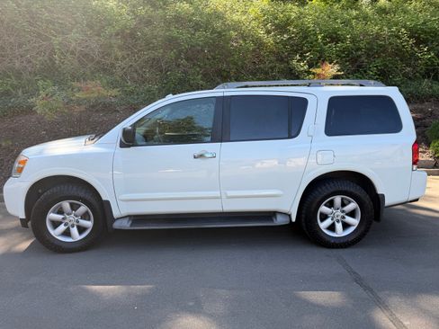Used 2014 Nissan Armada SV AWD/4WD image 4