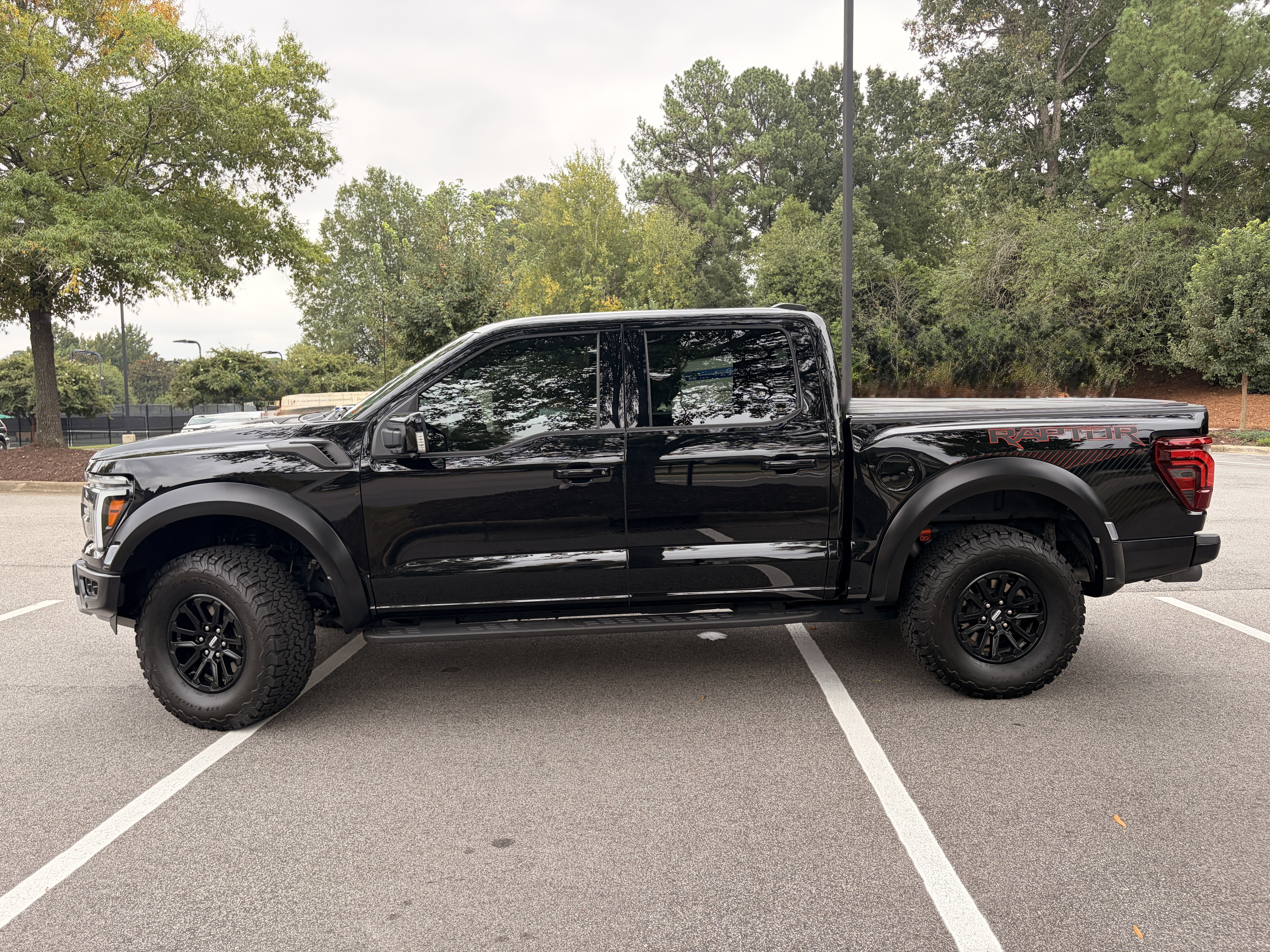 Used 2025 Ford F150 Raptor AWD/4WD image 8