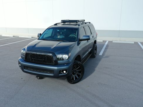 Used 2010 Toyota Sequoia SR5 image 6