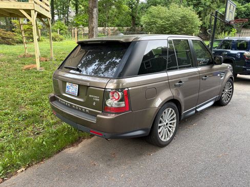 Used 2011 Land Rover Range Rover Sport HSE AWD/4WD image 8