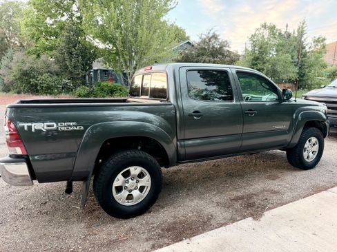 Used 2015 Toyota Tacoma 4x4 Double Cab w/ TRD Off-Road Package image 2
