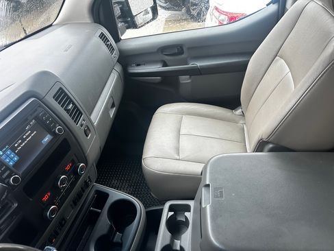 Used 2016 Nissan NV 3500 SL image 12