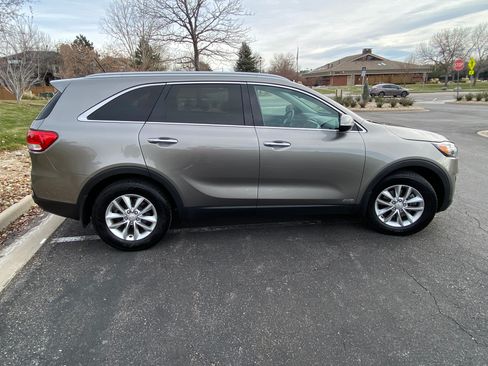 Used 2016 Kia Sorento LX image 10