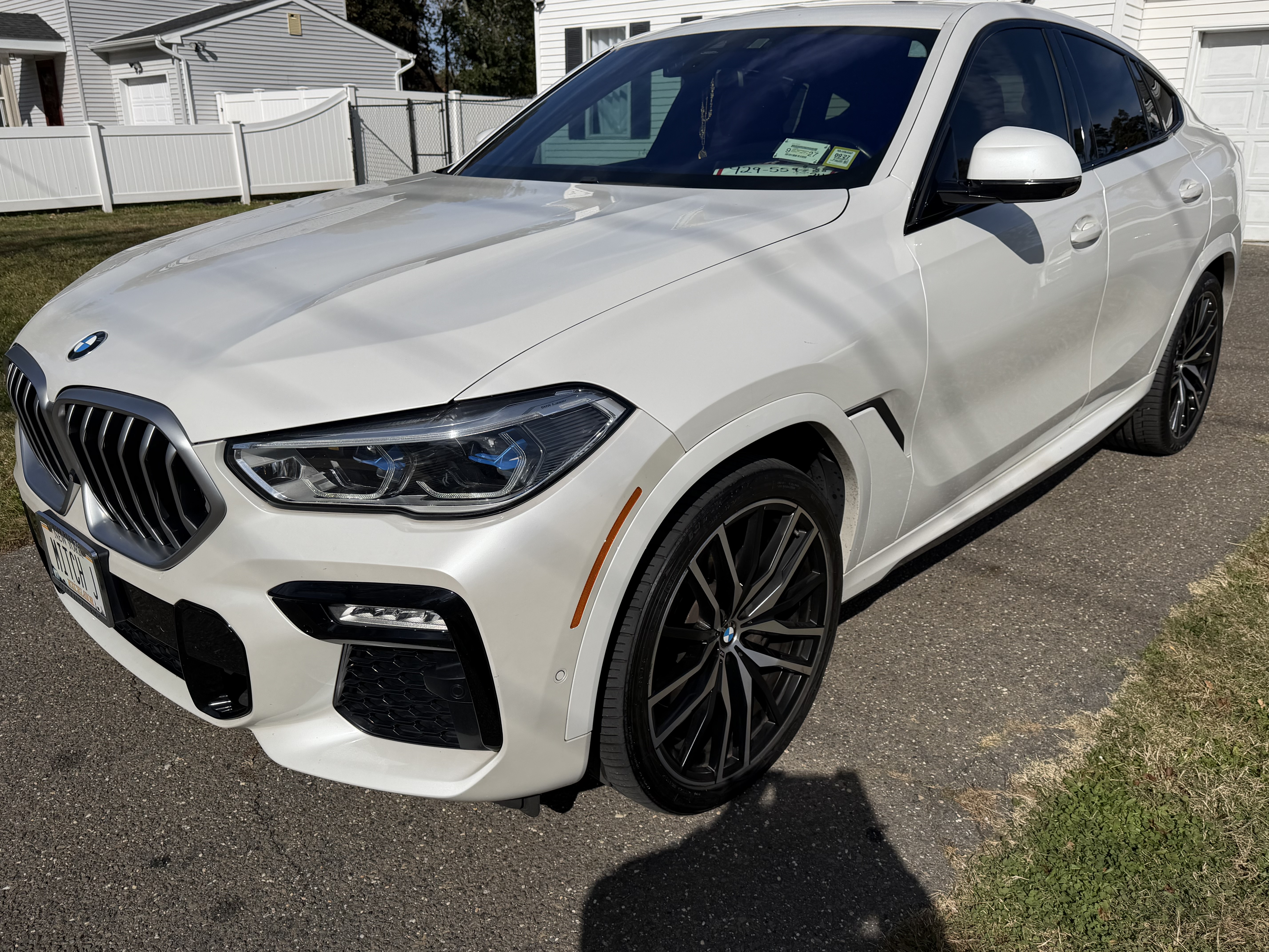 Used 2021 BMW X6 xDrive40i w/ Executive Package AWD/4WD image 2