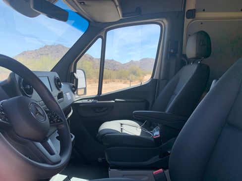 Used 2023 Mercedes-Benz Sprinter 2500 image 18