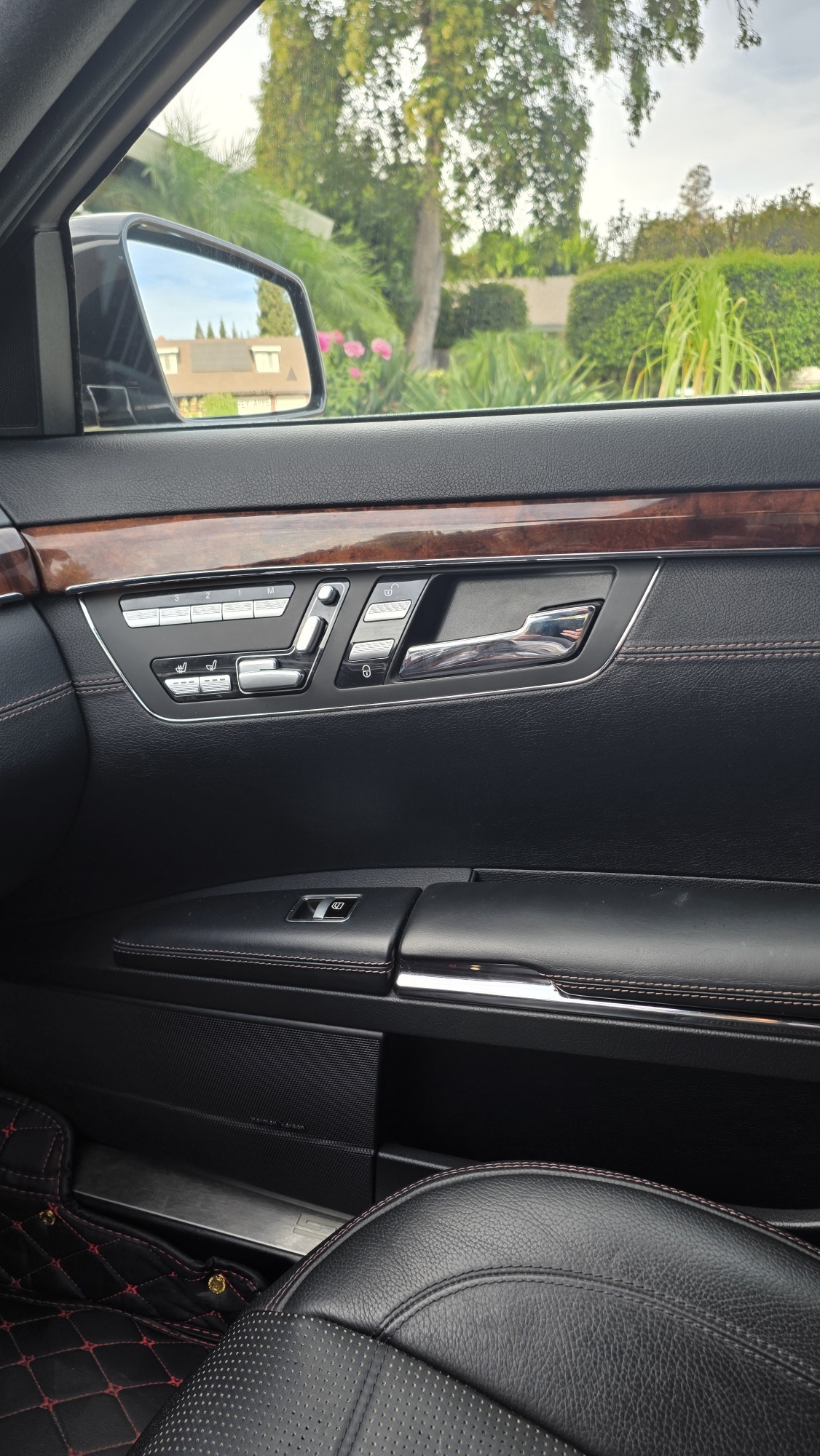 Used 2011 Mercedes-Benz S 63 AMG image 22