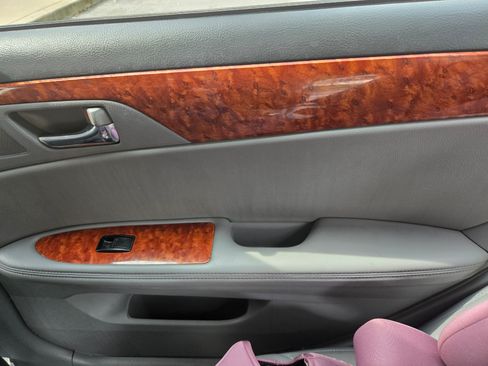 Used 2007 Toyota Avalon XLS image 9