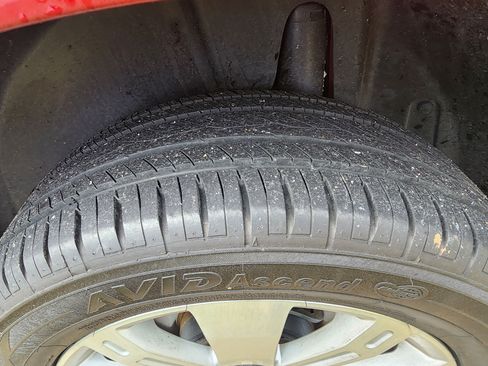 Used 2011 Chevrolet Equinox LT w/ Chrome Appearance Package image 6