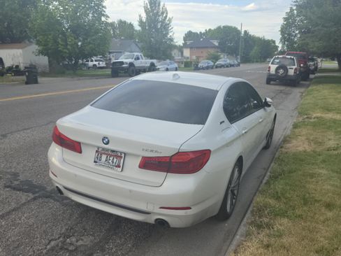 Used 2018 BMW 530e w/ Premium Package 2 RWD image 8