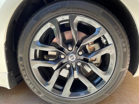 Used 2020 Nissan 370Z Coupe RWD image 5