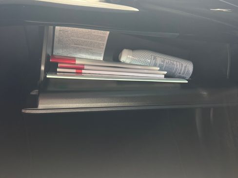 Used 2019 Toyota Prius L Eco w/ Carpet Mat Package image 13