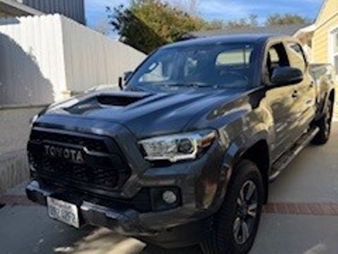 Used 2017 Toyota Tacoma TRD Sport w/ Tow Package image 10