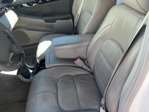 Used 2001 Cadillac De Ville DHS w/ Safety/Security Pkg FWD image 14